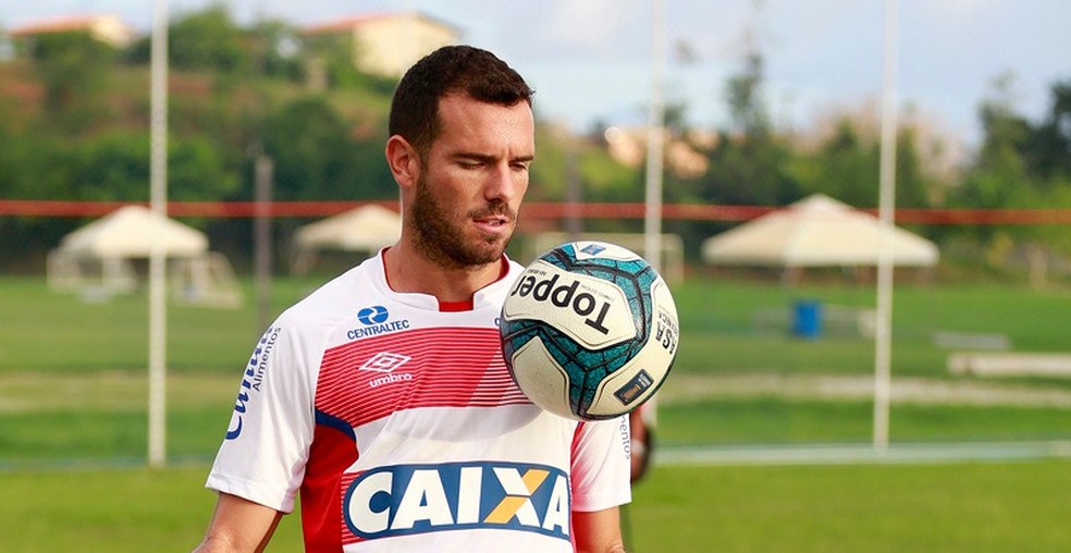 Bahia anuncia renovação do contrato do zagueiro Lucas Fonseca