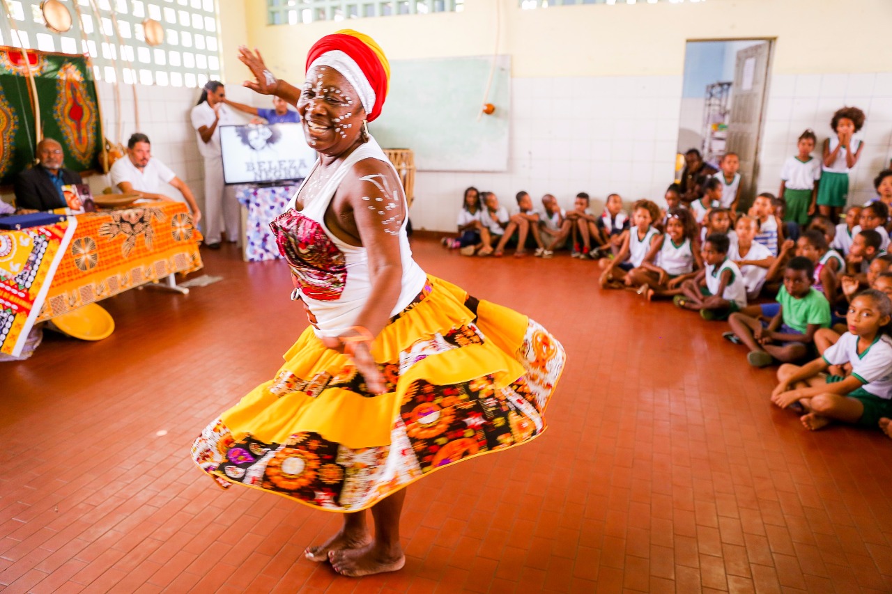 Alunos de Escola Municipal fazem evento ao Dia da Consciência Negra em Simões Filho