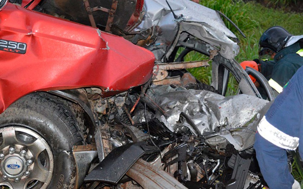 Três adolescentes morrem em acidente com carro roubado no interior da Bahia
