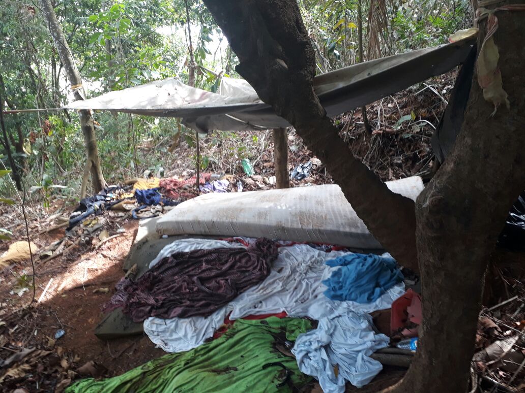 Operação policial desmonta acampamento de quadrilha em Salvador