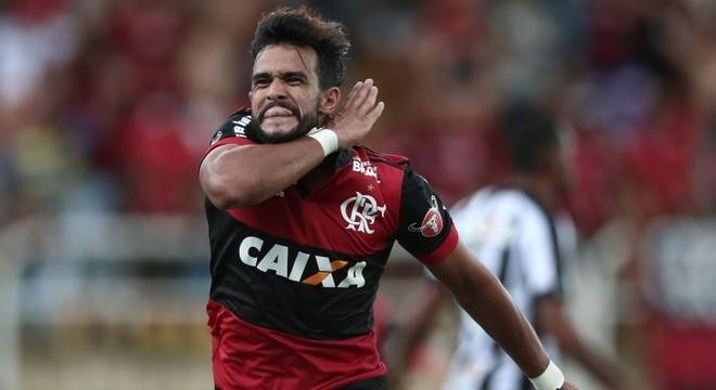 Veja: Kieza marca, mas Flamengo vence o Clássico
