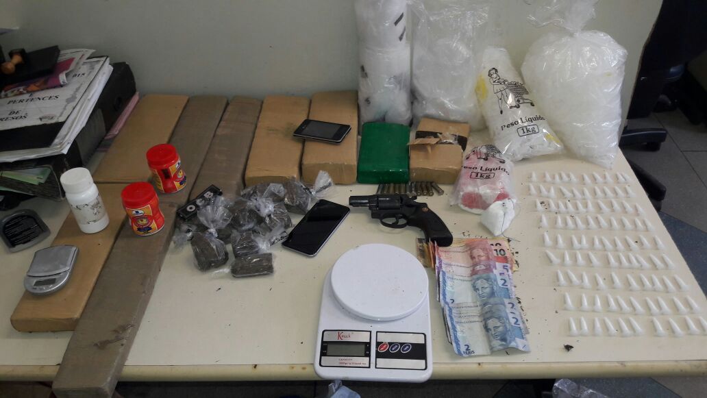 Acusado de tráfico é preso e 11 kg de drogas são apreendidos em Camaçari