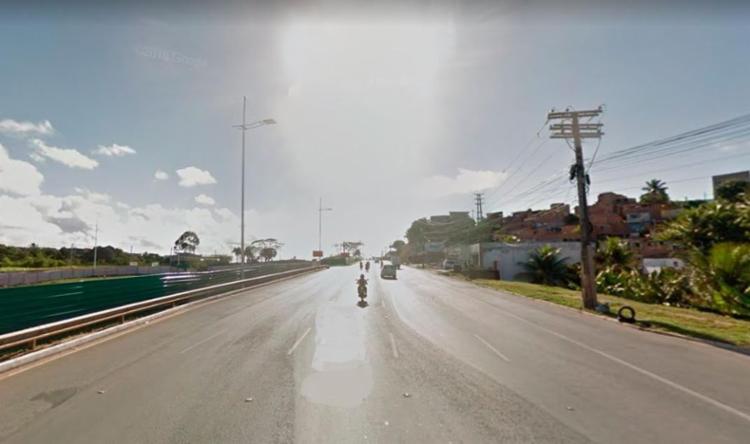 Acidente envolvendo dois carros deixa trânsito lento na Av. Paralela em Salvador