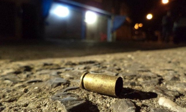 Dois homens são executados a tiros em via pública em Camaçari