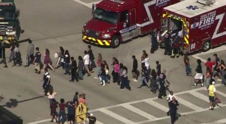 Tragédia: tiroteio em escola na Flórida deixa 17 mortos e 50 feridos
