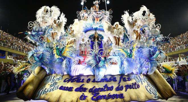 Beija-Flor encerra desfile das campeãs de 2018 levando o público à avenida
