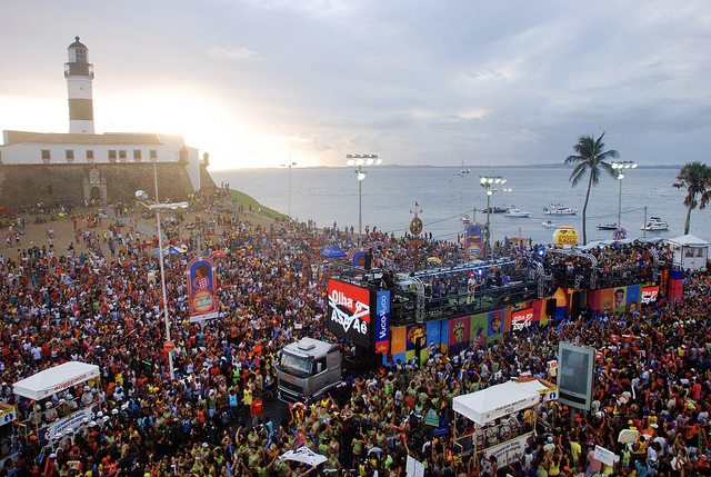 Estupros, lesão corporal e tentativa de feminícidio são registrados durante Carnaval de Salvador