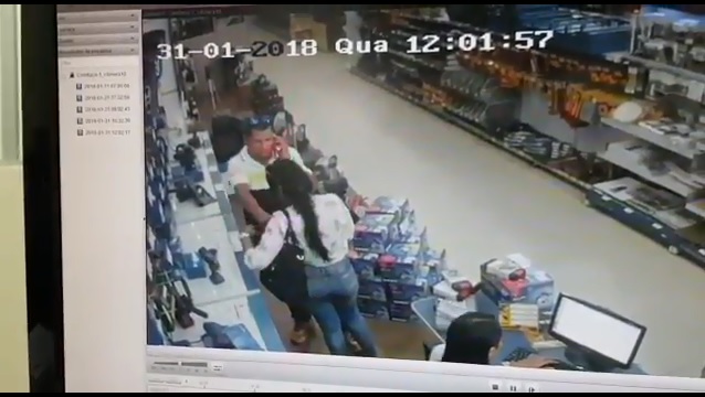 Furto: casal é flagrado dentro de loja no Centro de Camaçari