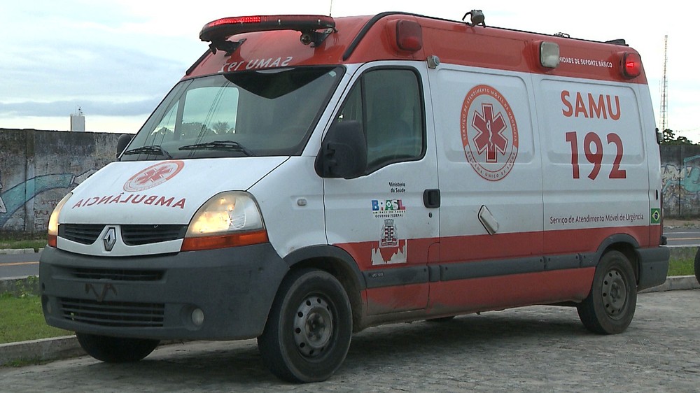 Ambulância do Samu é roubada enquanto equipe socorria criança