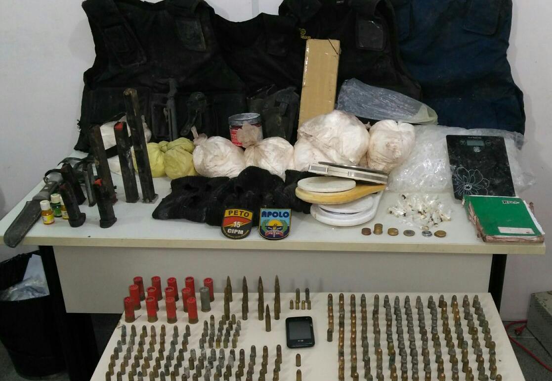 Polícia descobre esconderijo e apreende mais de 300 munições em Itapuã