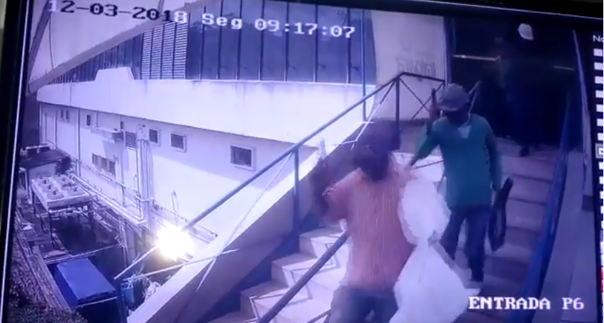 Vídeo: imagens mostram ação dos bandidos durante assalto a banco no Shopping Itaigara