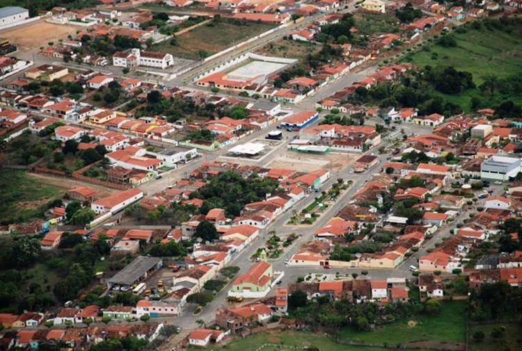 Ex-prefeito é denunciado por construir unidade de saúde em condomínio privado no interior da Bahia