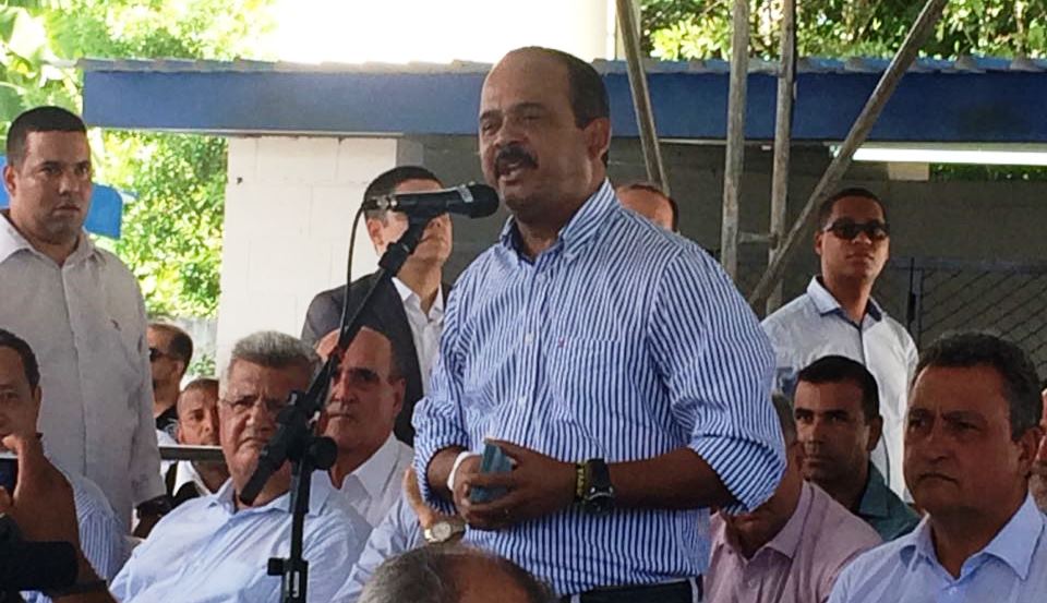 “Não sou coronel, sou orientador”, diz prefeito Elinaldo sobre grupos políticos