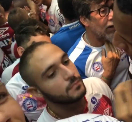 Vídeo: jogadores do Bahia ficam presos no elevador nesta sexta (30)