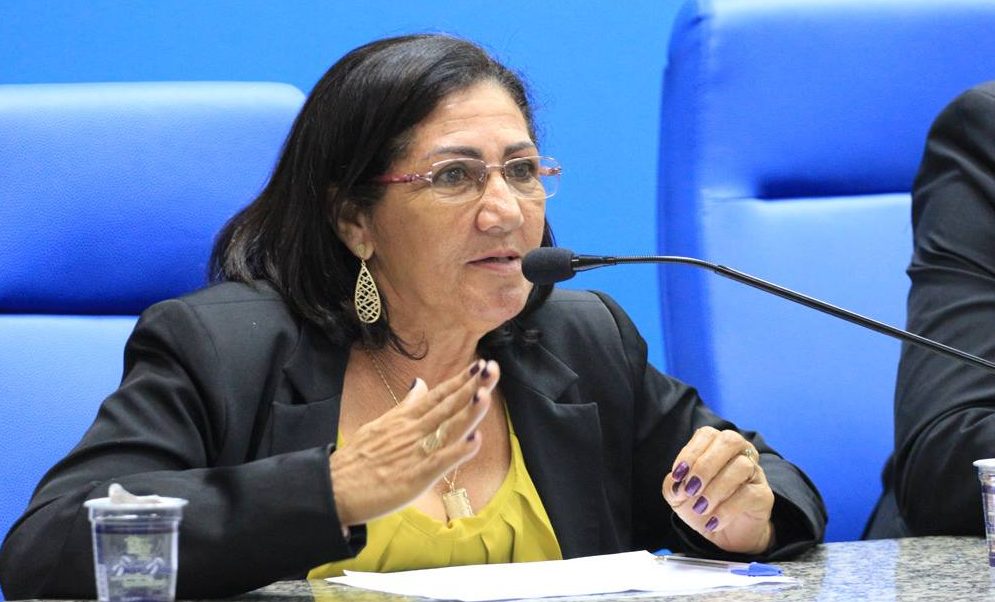 Mulher na Política: Fafá de Senhorinho vivencia desafio de ser a única representante feminina no Legislativo de Camaçari