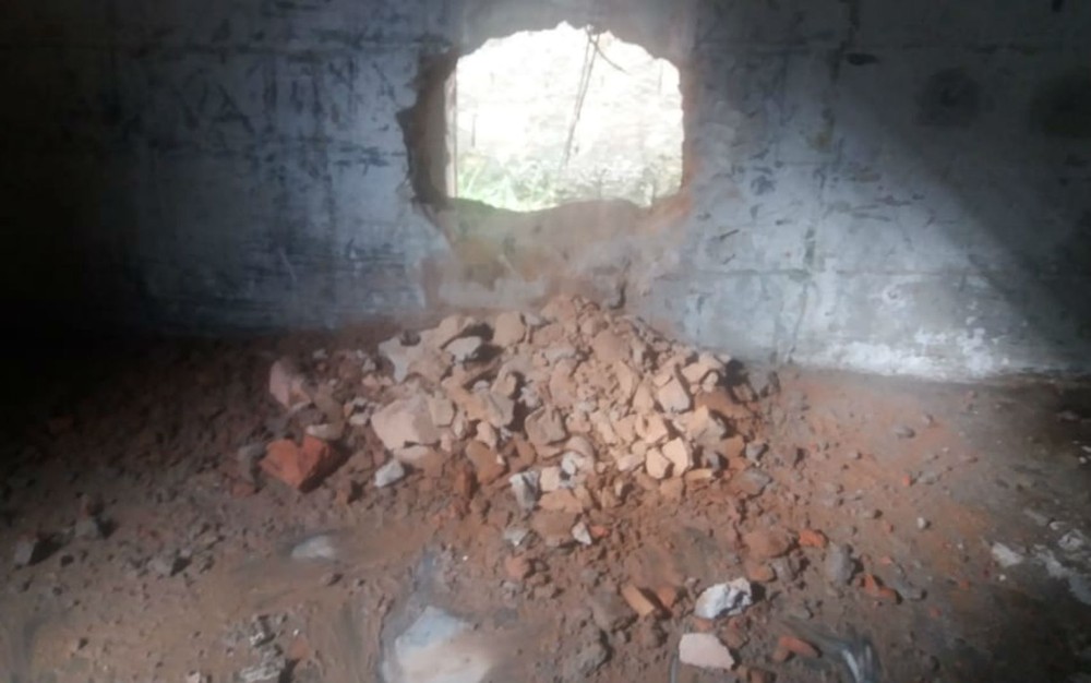 Presos cavam buraco e fogem da prisão em Ipiaú