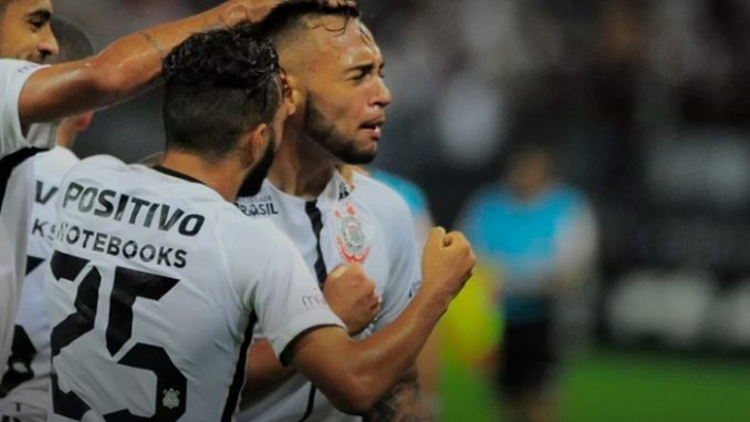 Corinthians bate o Bragantino e avança no Paulistão; veja os gol
