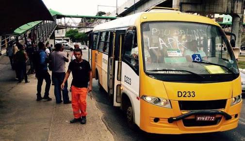 Motoristas de micro-ônibus fazem paralisação nesta manhã (26)