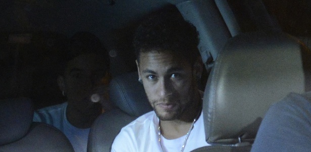 Neymar tem cirurgia bem-sucedida e segue internado no hospital em BH
