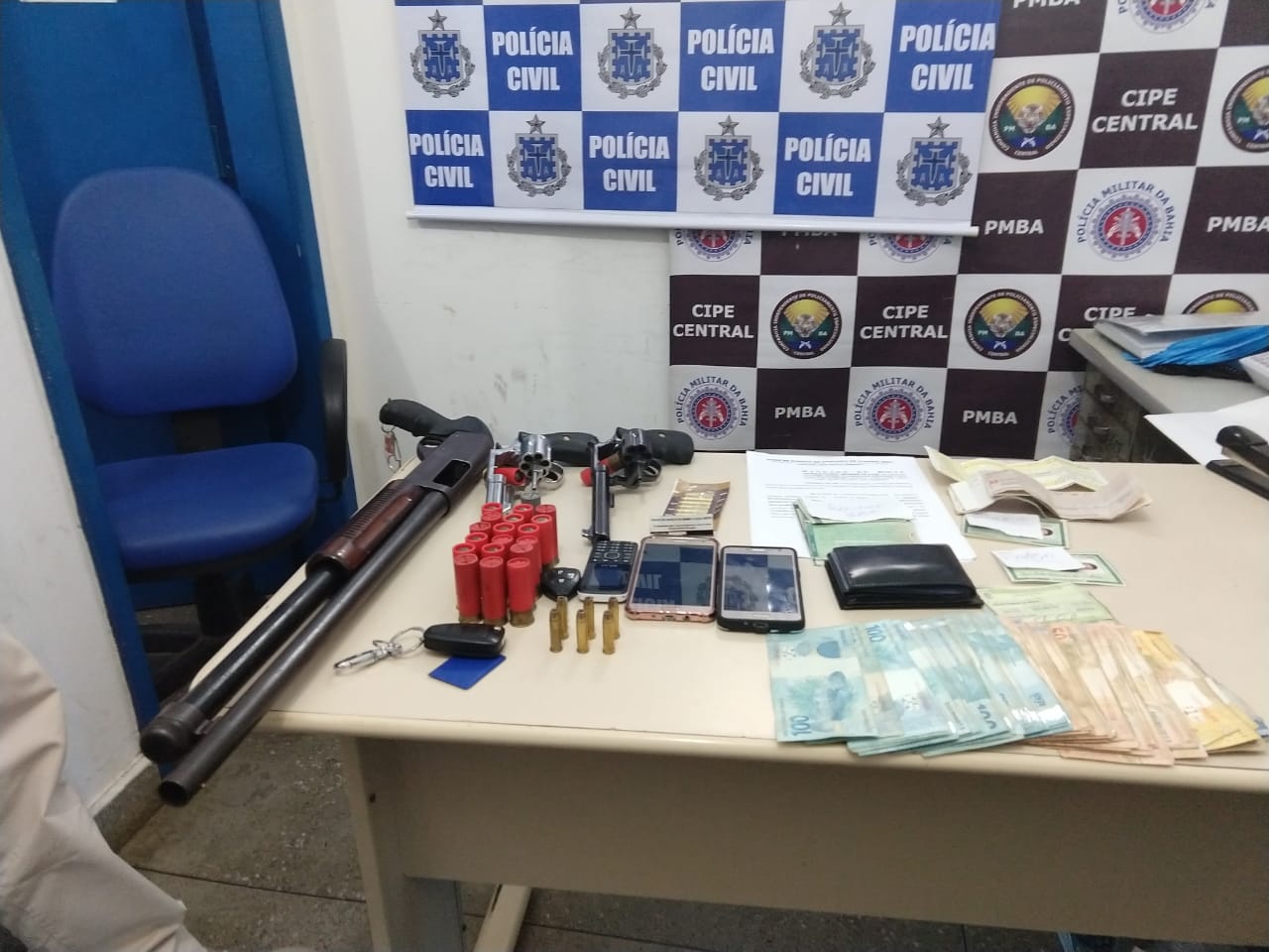 Ciganos são presos com 18 mil reais e armas durante operação nesta quinta-feira (19)