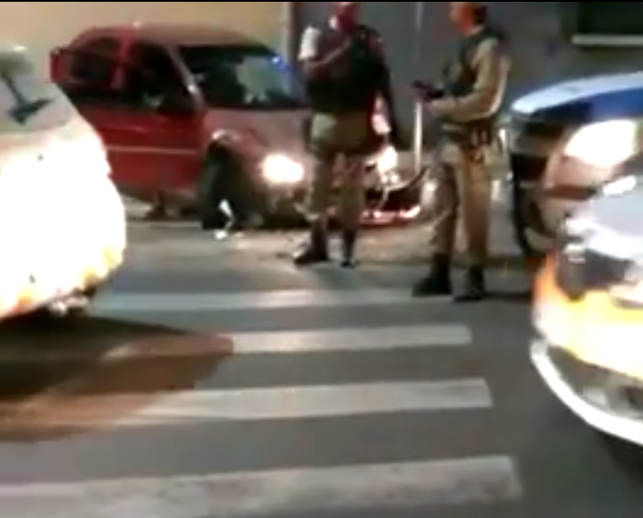 Vídeo: acidente envolve viatura da PM e carro de passeio em Camaçari