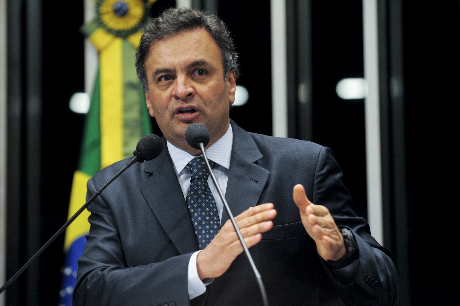 PSDB discute expulsão de Aécio Neves