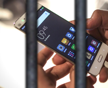 Empresas de telefonia rejeitam instalar bloqueador de celular nos presídios