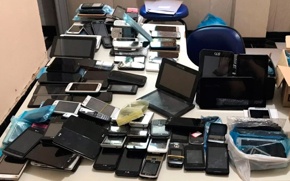 Mais de 300 celulares são apreendidos em operação no oeste do estado