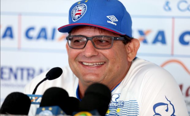 Guto Ferreira culpa gramado por derrota do Bahia: “Não conseguimos desenvolver nosso jogo”