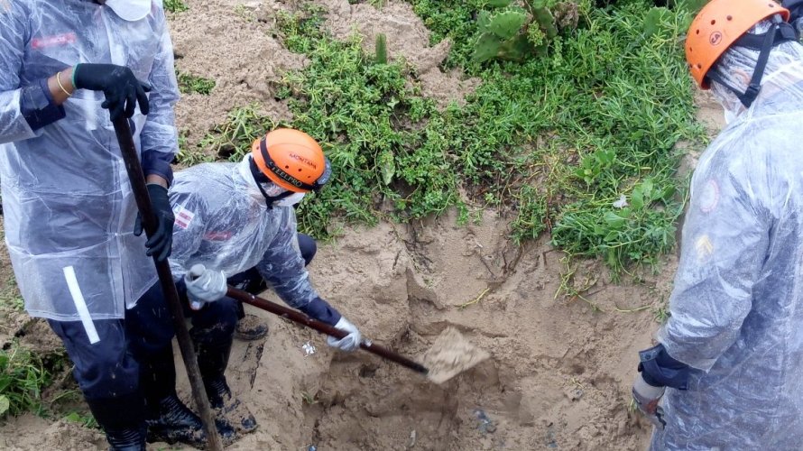 Corpo de homem é encontrado enterrado em praia de Salvador