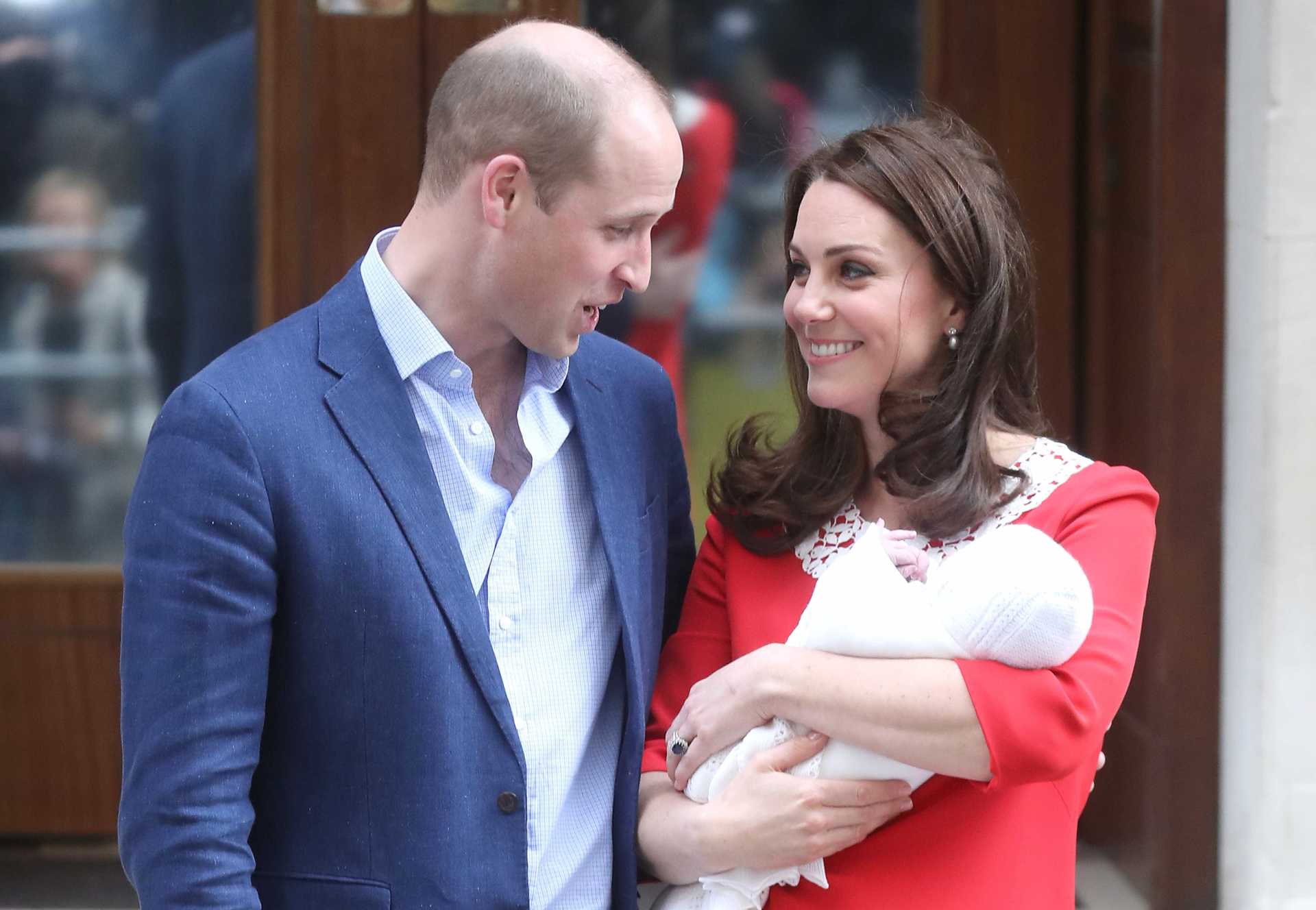 Kate Middleton e príncipe William anunciam nome do terceiro filho