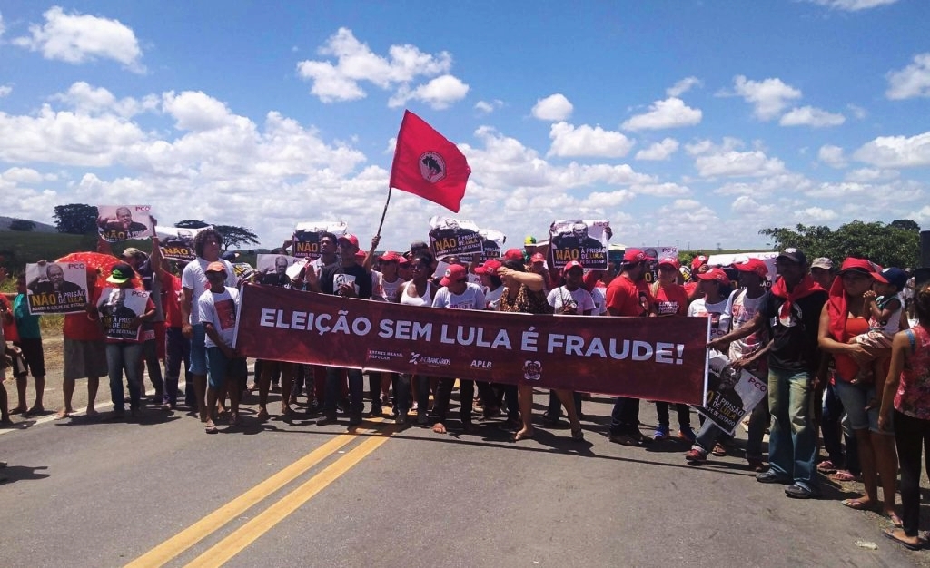 “Fins Lícitos”: Justiça autoriza fechamento da Estrada do Coco por manifestantes pró-Lula