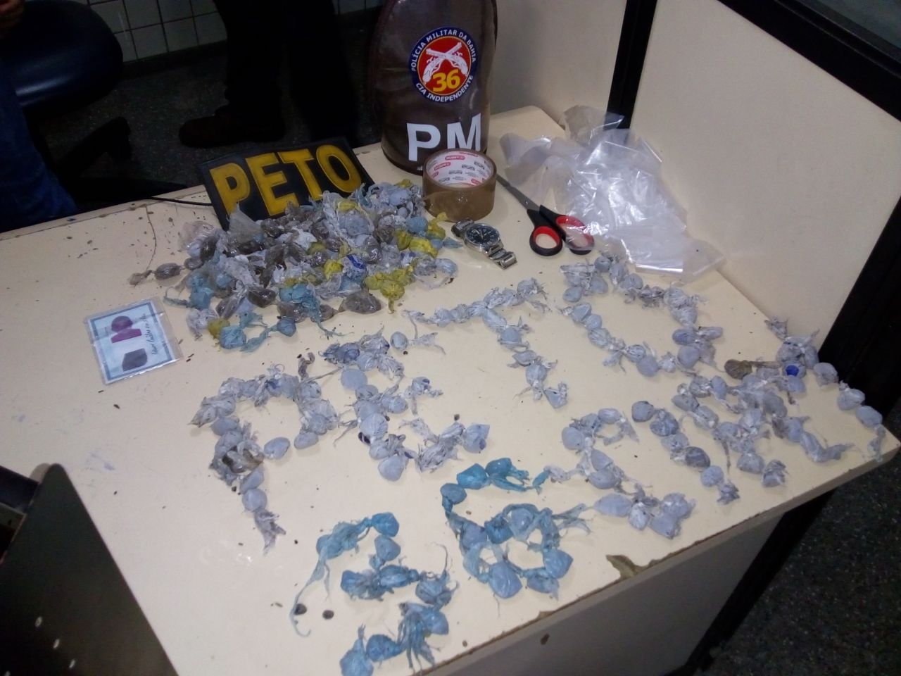 Casal é preso em flagrante com drogas em Dias D’Ávila