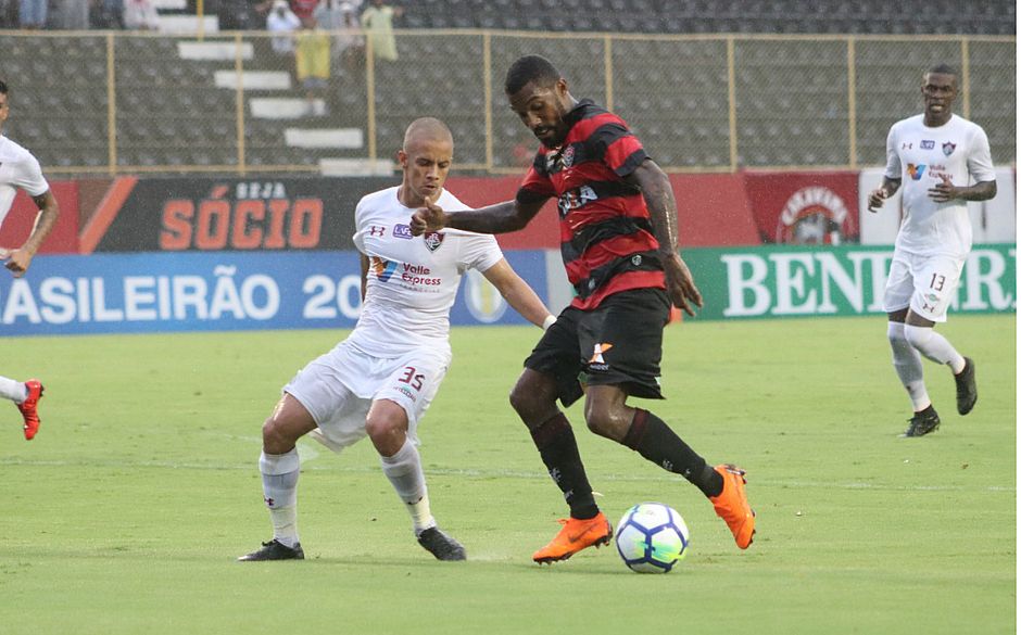 Vitória perde de virada para o Fluminense no Barradão