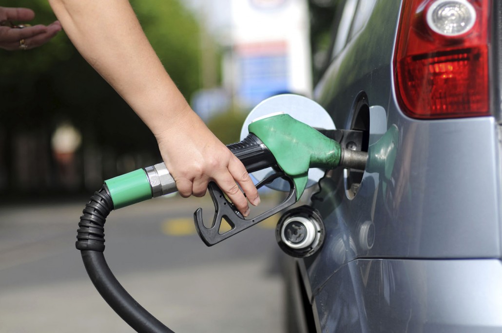 Preço da gasolina cai 0,84% nas refinarias