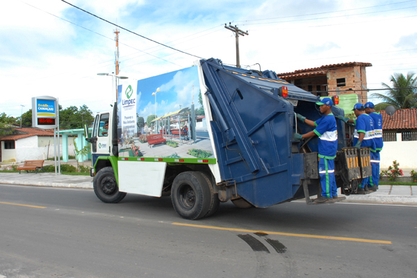 Camaçari: coleta de lixo tem horário alterado por conta da greve dos caminhoneiros
