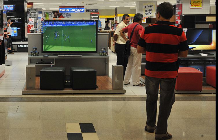 Em baixa: economia brasileira não sentiu os efeitos da Copa do Mundo