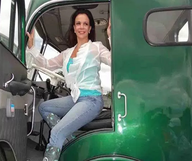 Rainha dos caminhoneiros, Sula Miranda mostra apoio aos grevistas; assista