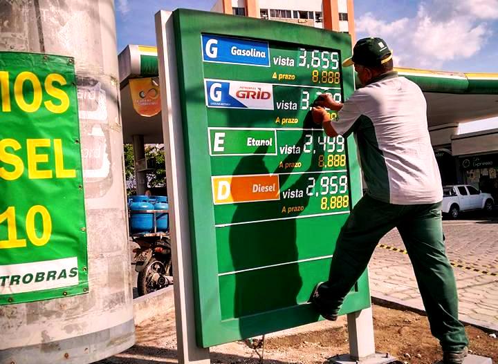 Petrobras anuncia redução do preço da gasolina e do diesel 