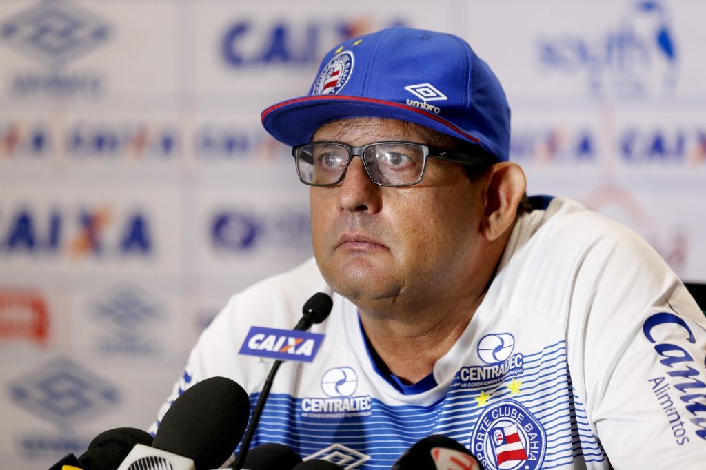 Guto Ferreira revela desfalques e conta detalhes sobre conversa com a torcida: “Para mim foi muito tranquilo”