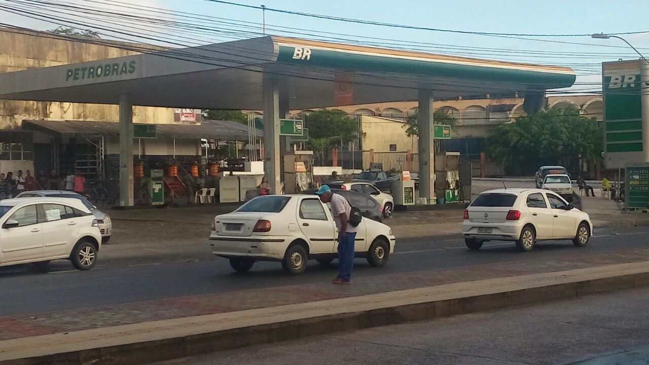Motoristas fazem manifestação nos postos de combustíveis de Camaçari