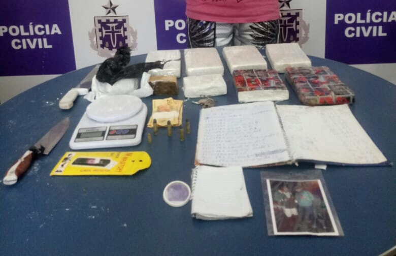 Polícia Civil encontra 7 kg de cocaína em piso falso