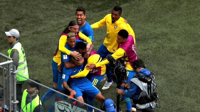 Philippe Coutinho faz a diferença, Neymar amplia e Brasil sai do sufoco