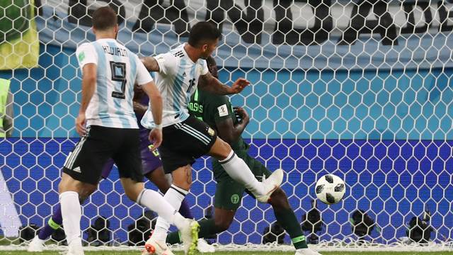 No sufoco: Argentina ganha e avança para as oitavas de final da Copa