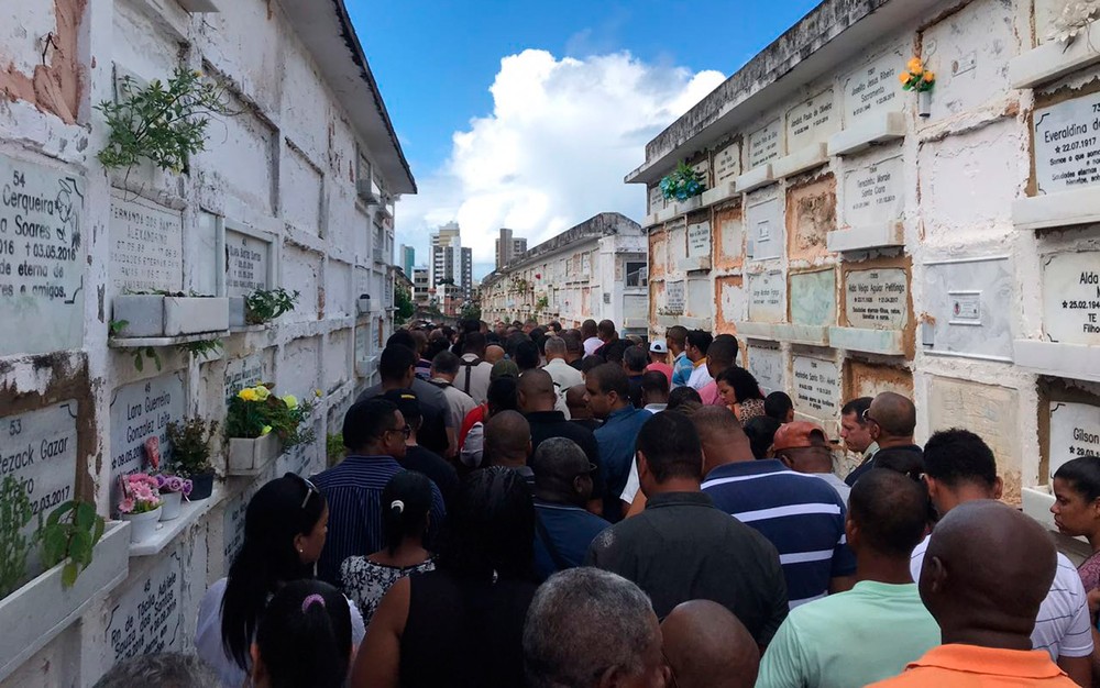 PM morto na Bahia é enterrado