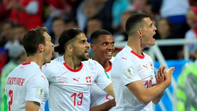 Copa do Mundo: De virada, Suíça vence a Sérvia e está a caminho da classificação