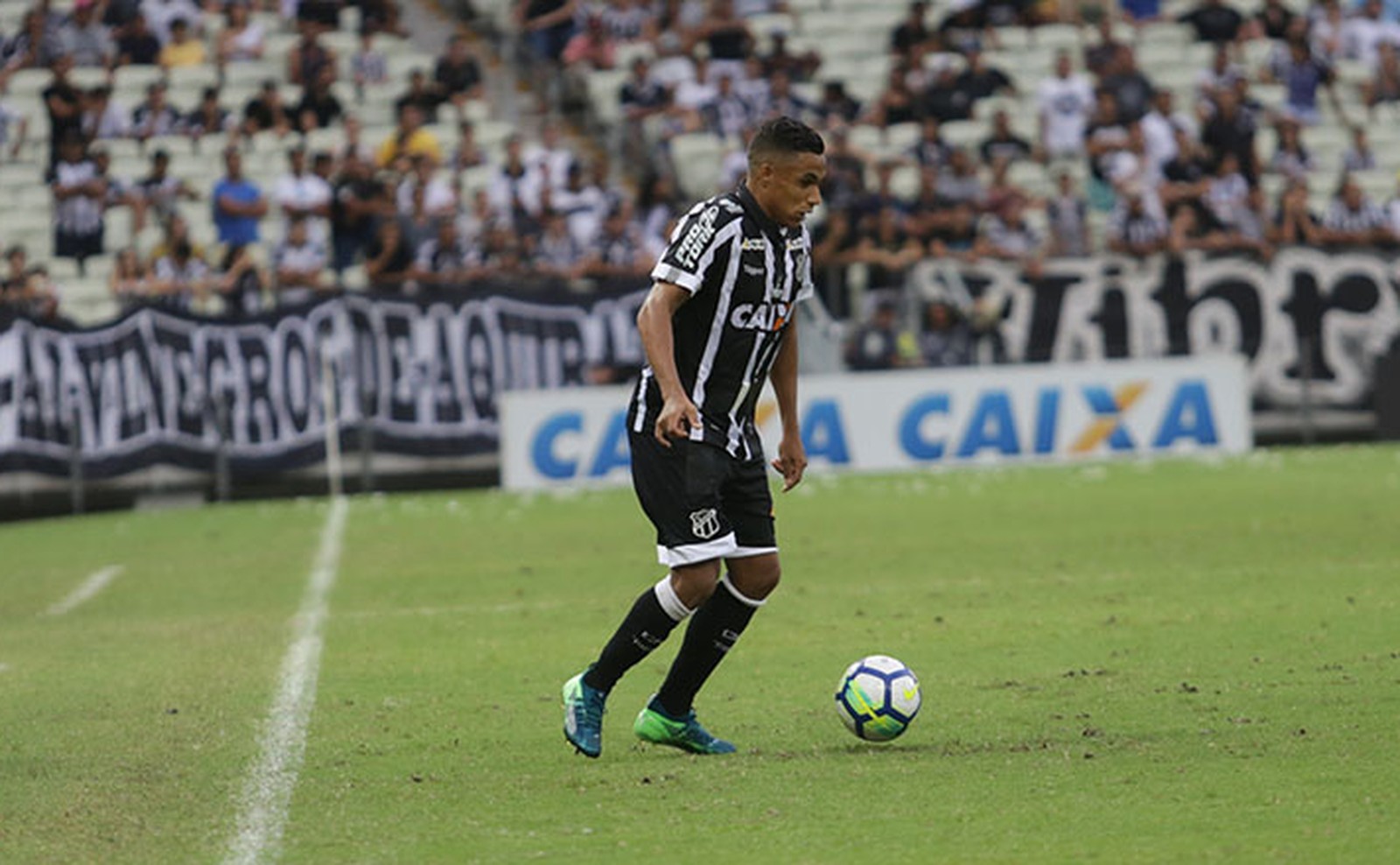 “Faremos de tudo para sair de campo com a vitória”, afirma lateral do Ceará sobre partida contra o Bahia