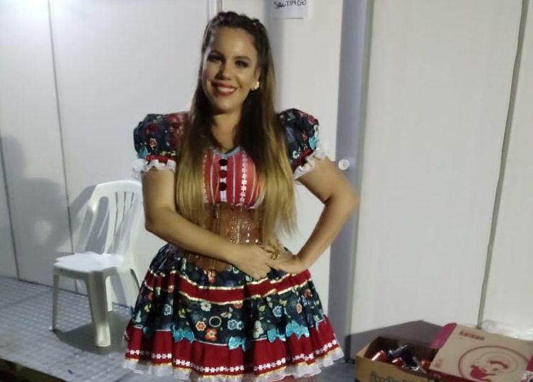 Camaforró: Amanda Santiago agita palco do Caramanchão