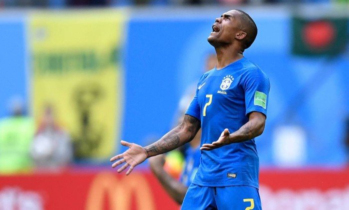 Seleção brasileira: Lesionado, Douglas Costa está de fora da partida contra Sérvia