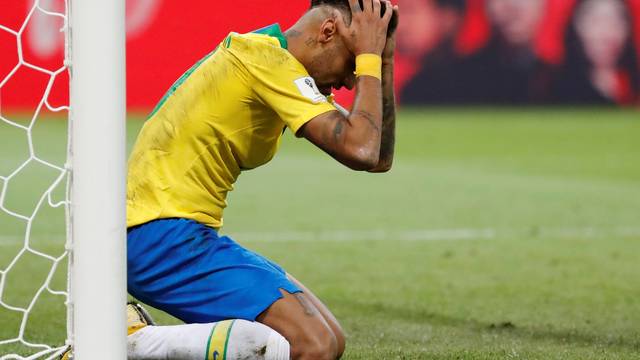 Confira os melhores momentos do triste fim do Brasil na Copa da Rússia